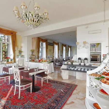 Ξενοδοχείο Lolli Palace
