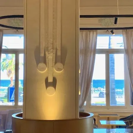 ロリ パレス ホテル