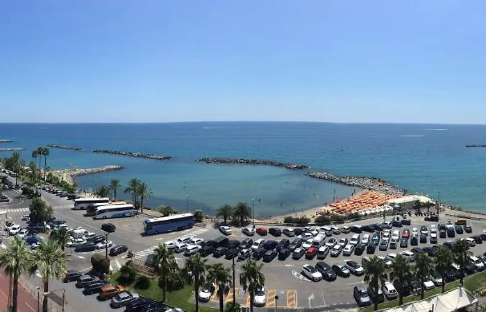 Lolli Palace فندق 3*