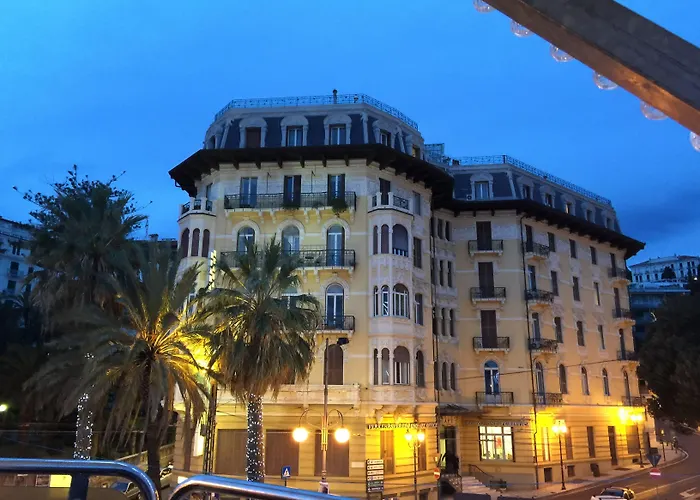 فندق Lolli Palace 3*