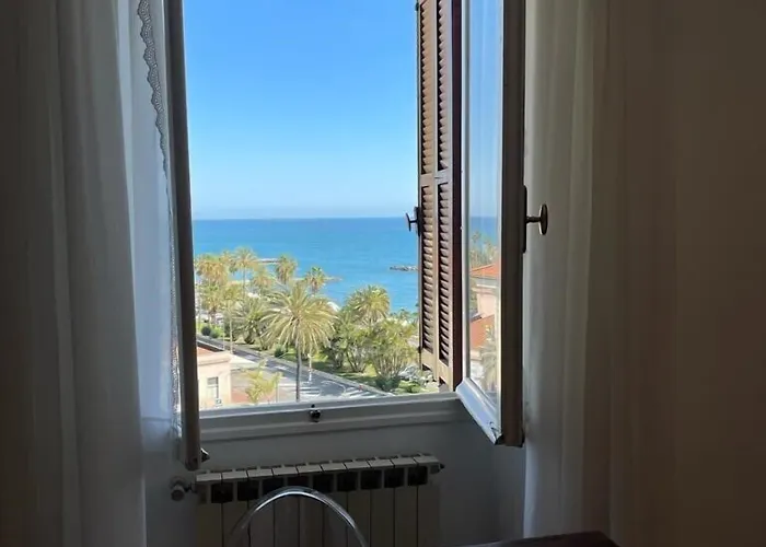 فندق Lolli Palace 3*